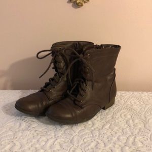 Little girlBrown booties